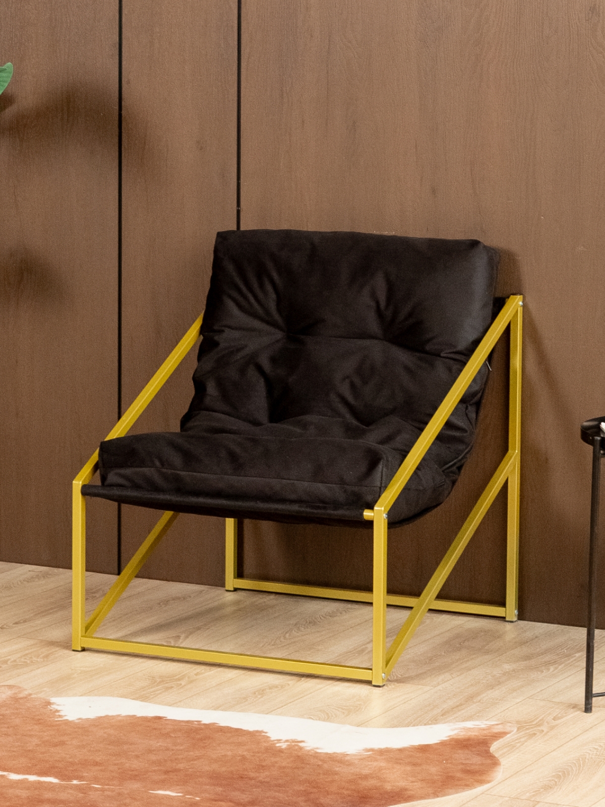 Кресло в стиле лофт Сена велюр золотой/черный