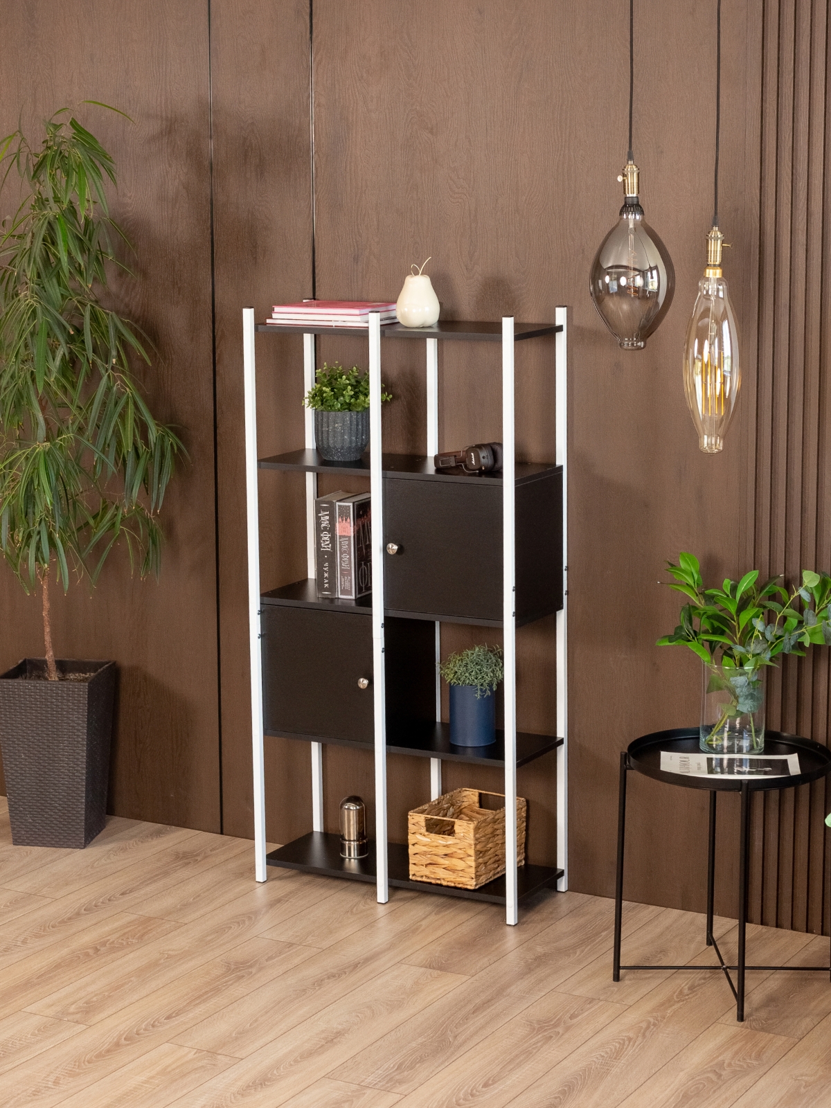 Стеллаж с дверцами и полками Сагамо белый/черный