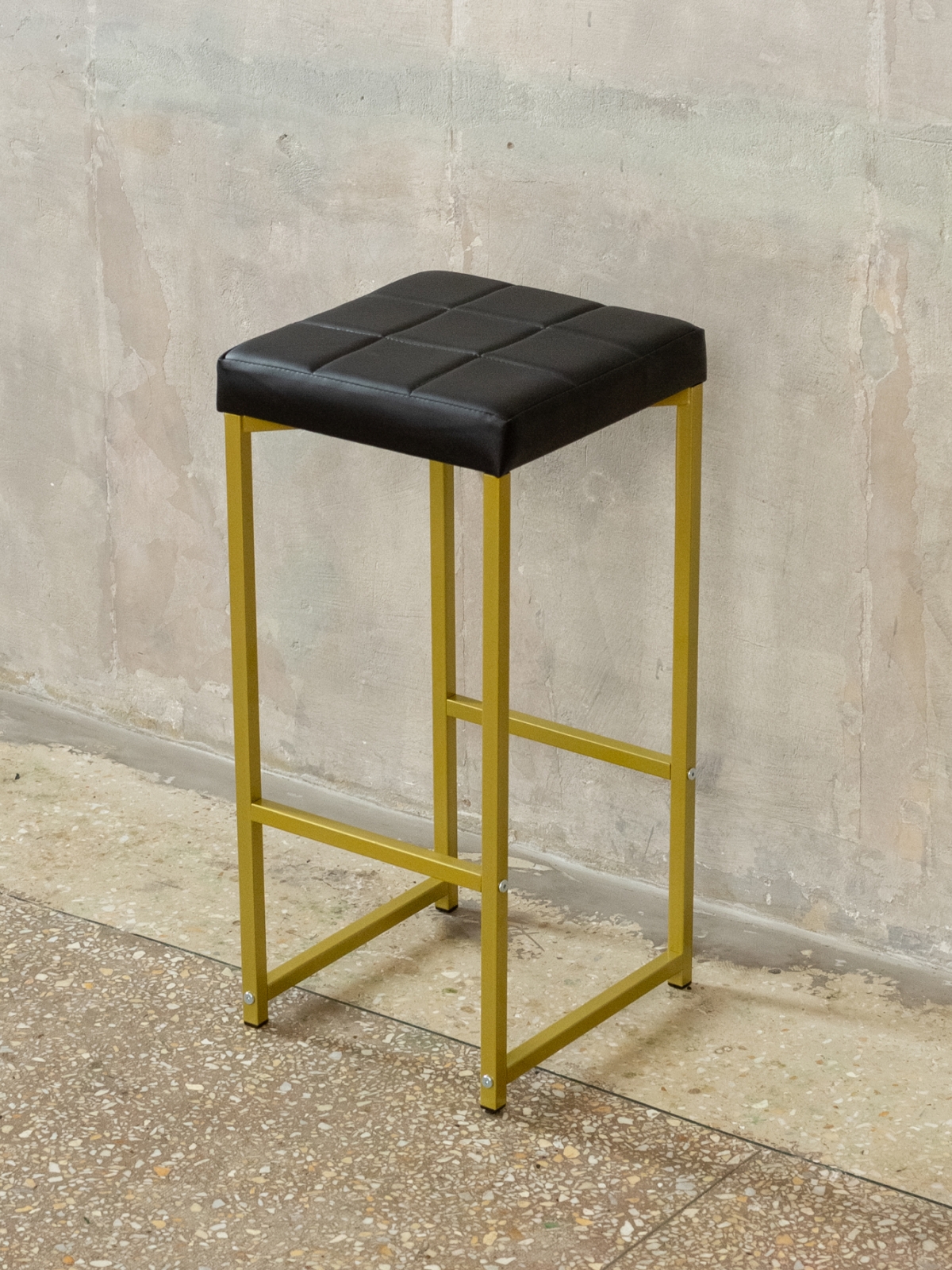 Барный стул табурет с мягким сиденьем Нио золотой/черный