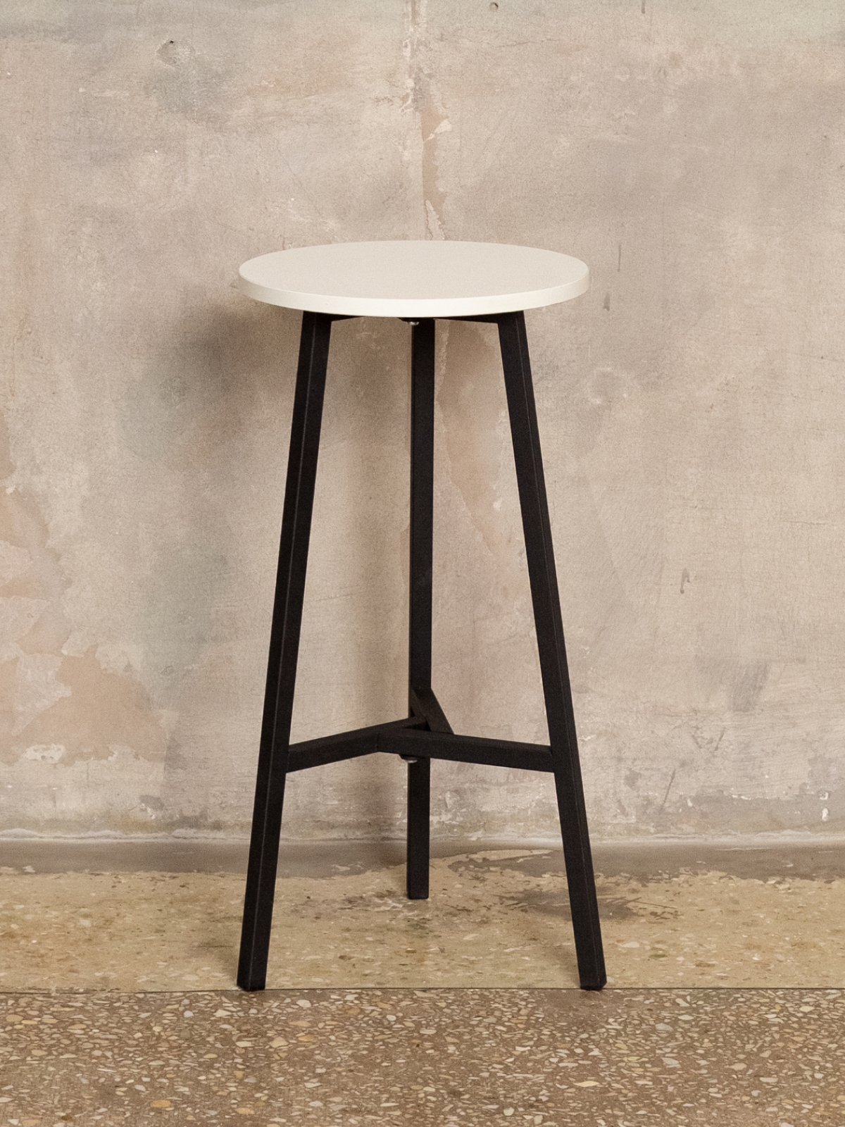 Полубарный стул табурет круглый лофт Эна черный/белый