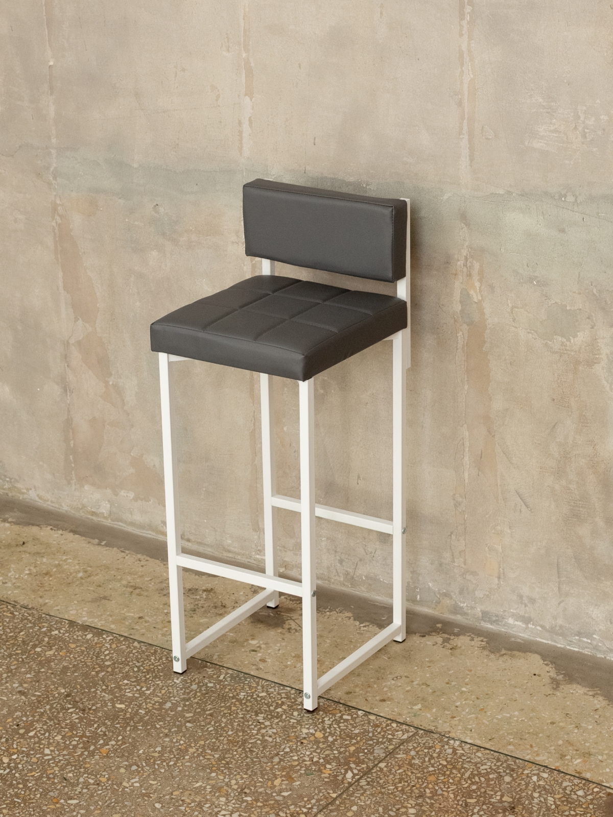 Барный стул со спинкой мягкий лофт Тоба белый/серый