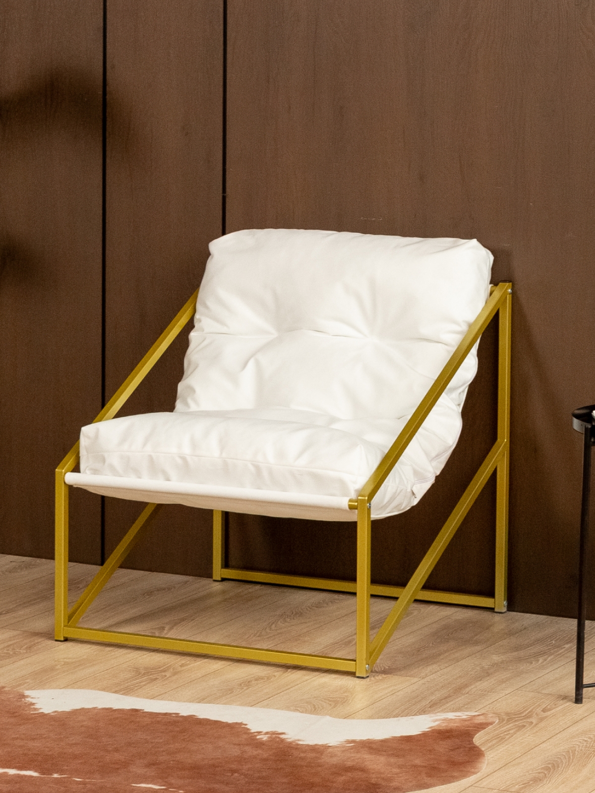 Кресло в стиле лофт Сена экокожа золотой/белый