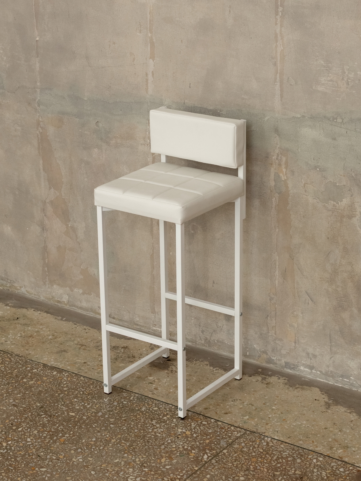 Барный стул со спинкой мягкий лофт Тоба белый/белый