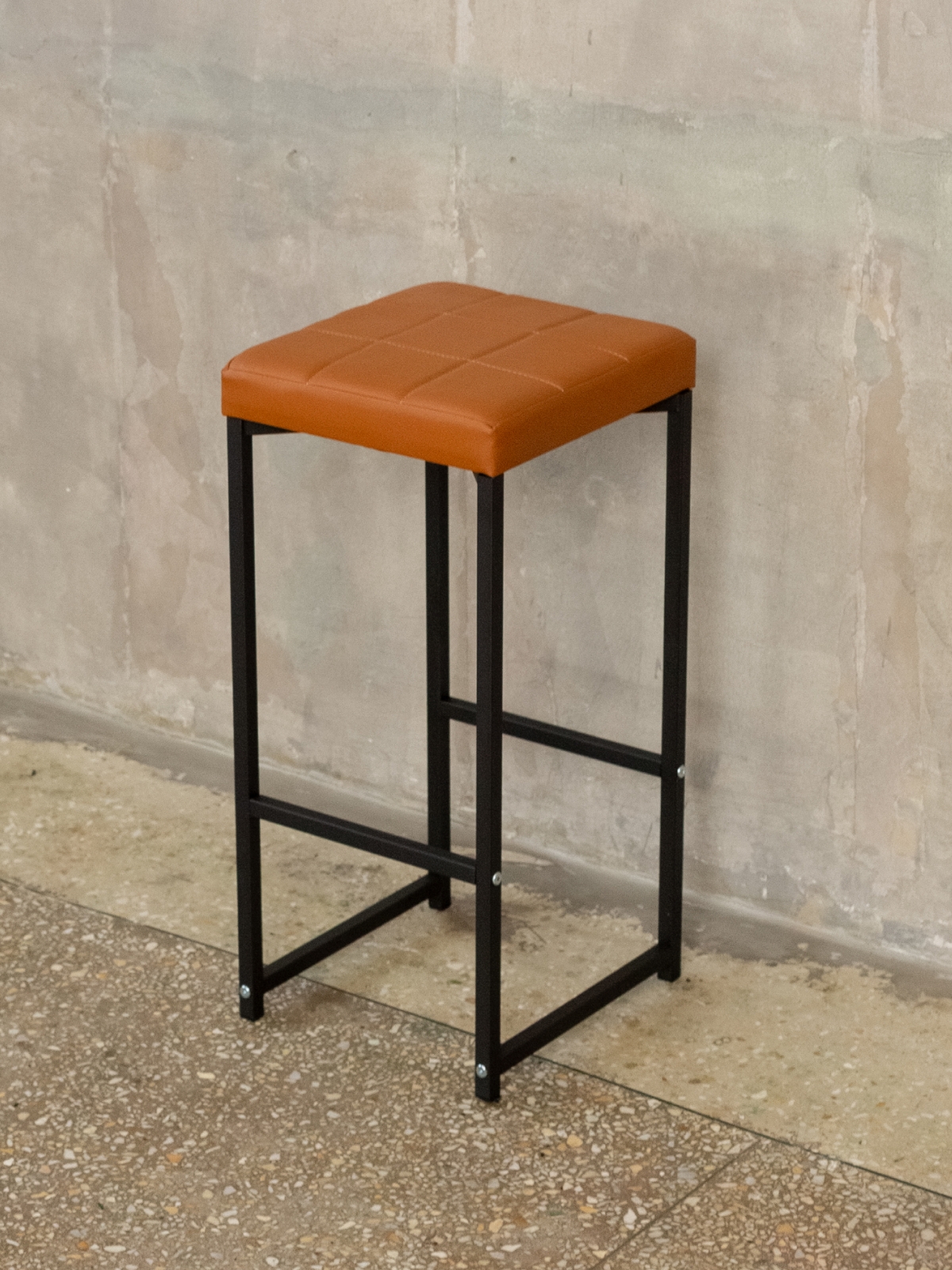 Барный стул табурет с мягким сиденьем Нио черный/коричневый